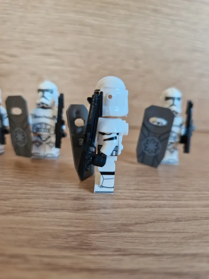 Figurines type lego 4 clones avec boucliers et armes star wars - photo numéro 3