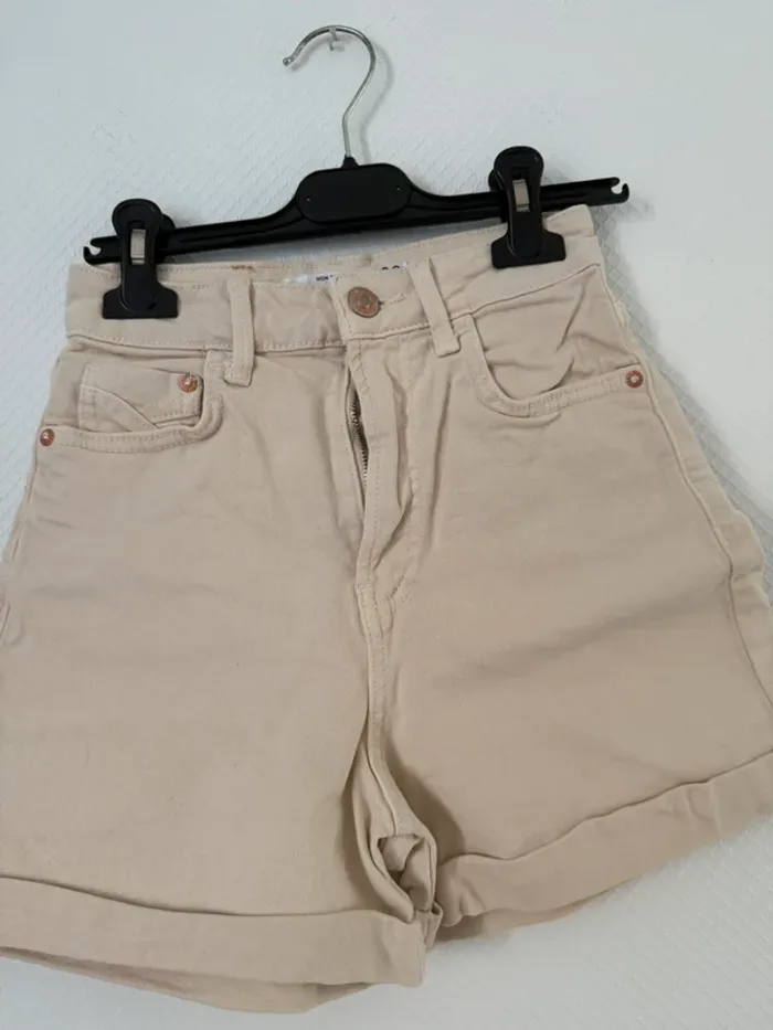 Short beige neuf taille 32 stradivarius - photo numéro 2
