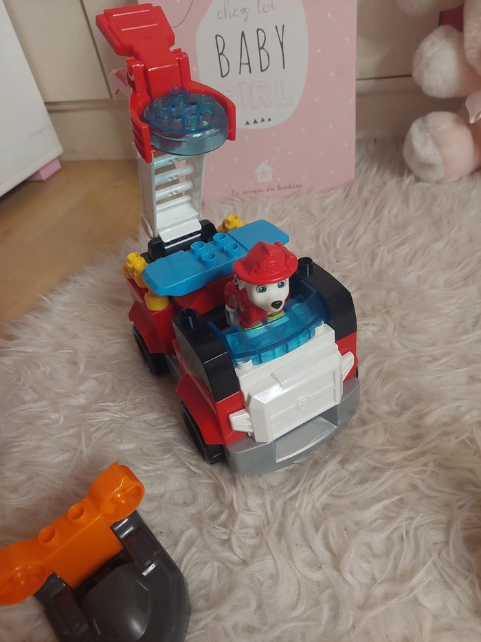 Mega Bloks Pat Patrouille camion de pompier de Marcus, blocs de construction et 2 figurines TBE 🚒 - photo numéro 2