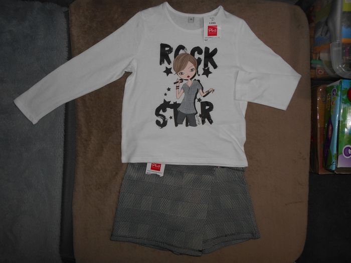 Ensemble tee-shirt + jupe-short, 4 ans, neuf avec étiquette
