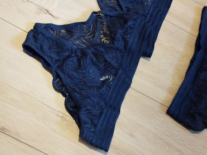 Ensemble dentelle marine DIM 36 38 - photo numéro 2