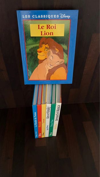 Le roi lion Gros livre collection les classiques Disney 96 pages parfait état édition France loisirs