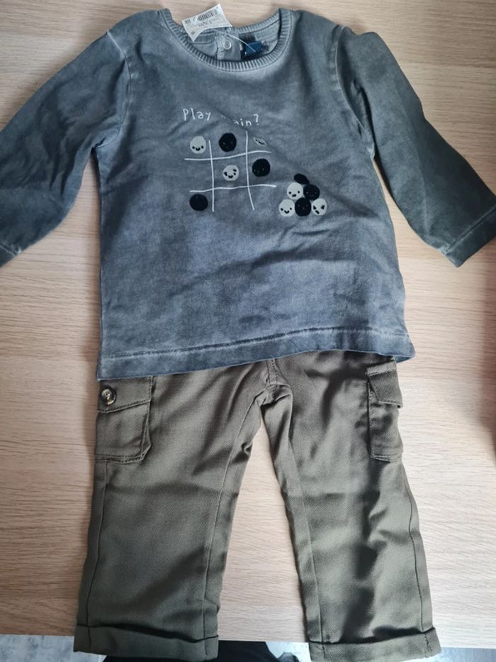 Ensemble pantalon kaki et t-shirt gris garçon kiabi 12 mois neuf