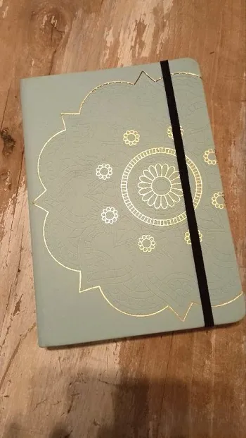 Livre de coloriage avec des pages de note