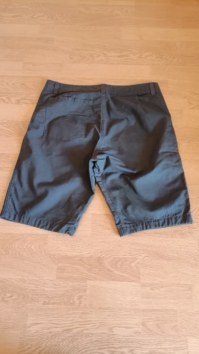 Short / bermuda homme - Taille 40 - photo numéro 2