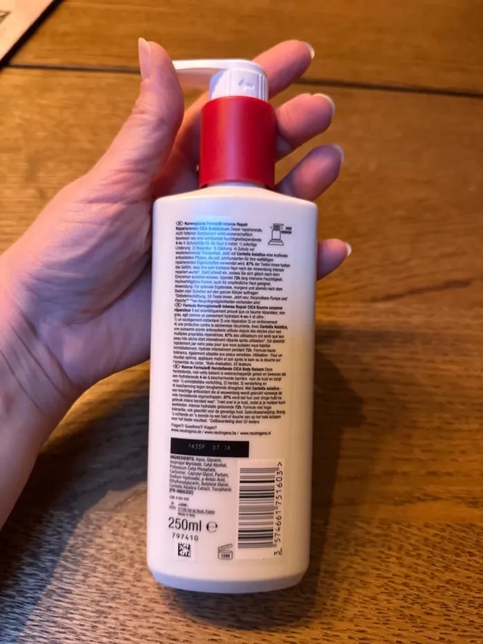 Crème Neutrogena Intense Repair - photo numéro 2