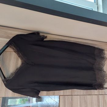 Robe noire avec dentelle