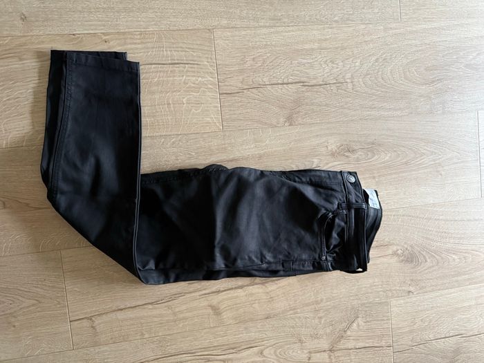 Pantalon en simili cuir Mango - Taille 38 - Porté une seule fois