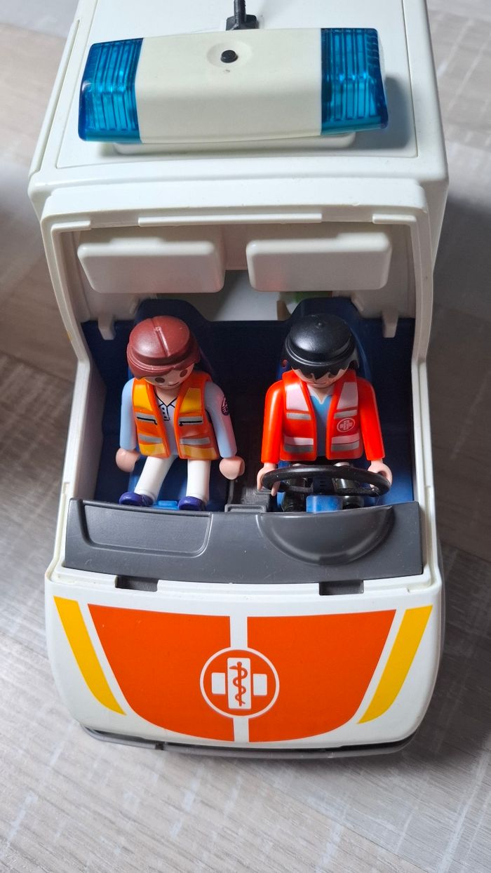 Hôpital Playmobil Complet - 2025 avec ambulance. - photo numéro 8