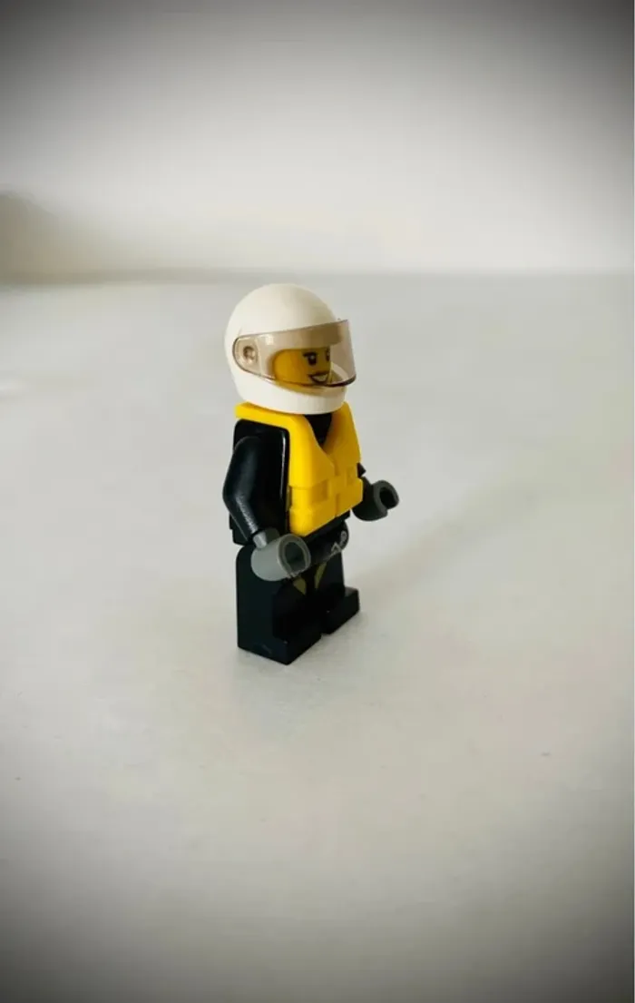 Minifigurine LEGO City - CTY0640 - Femme Pompier 2016 - Très bon état - photo numéro 5