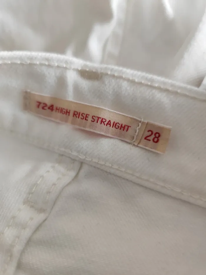 Superbe Jean Levi's blanc modèle 724 taille haute coupe droite neuf - photo numéro 9