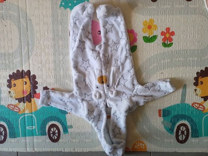 Vêtements 3 mois (t-shirt, pantalon, bodys, pyjamas et autres) - photo numéro 10