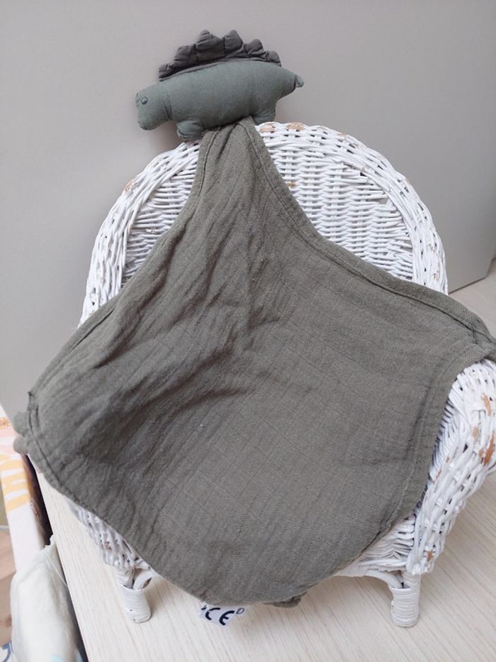 Liewood - doudou plat lange dinosaure kaki