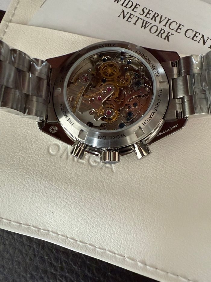 Oméga Speedmaster - photo numéro 2