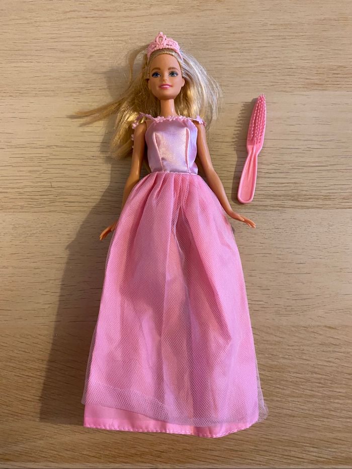 Poupee Barbie Mattel robe rose princesse 2013 2015 accessoires