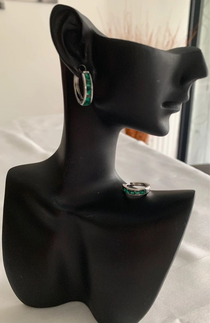 Boucles d’oreilles créoles vertes et argentées 17 mm