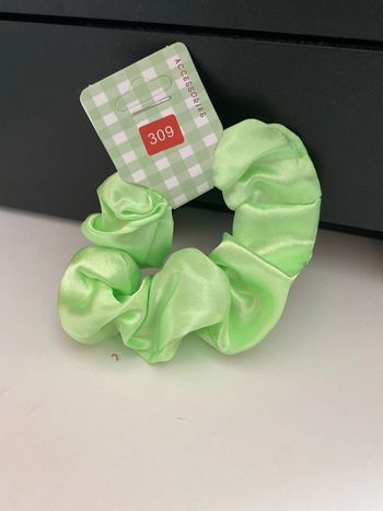 Chouchou matière satinée vert