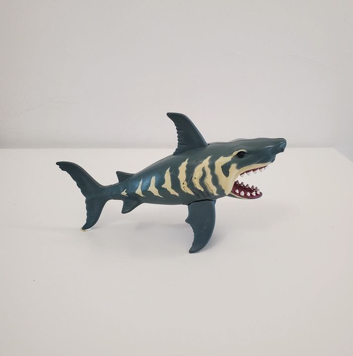 Chap Mei Pirates expeditions Figurine d'un Requin Monster Attack Vintage Très Bon état  20cm env.