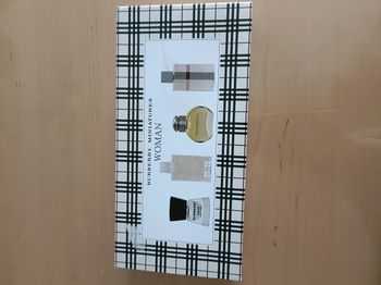 COFFRET BURBERRY DE 4 MINIATURES TROIS DE 4,5ML ET UNE DE 5ML