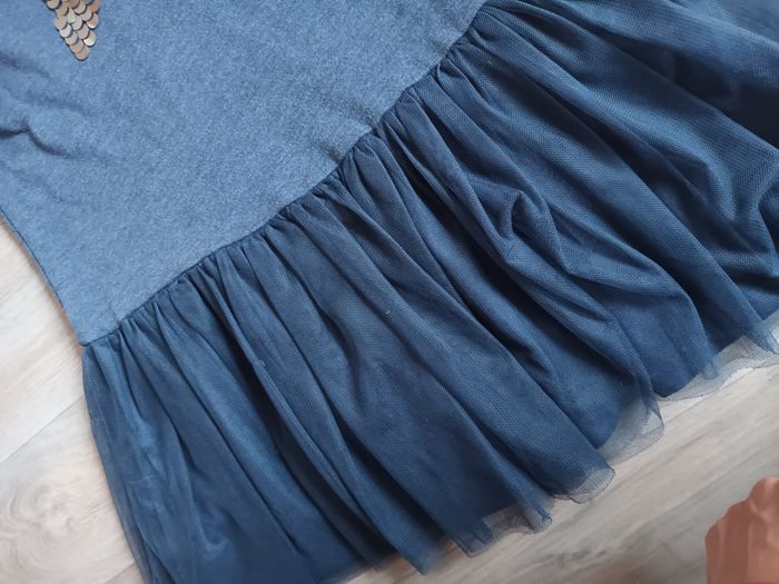 robe bleu  9ans 10 ans avec style sequin presque neuf bas en tulle manches longues - photo numéro 3