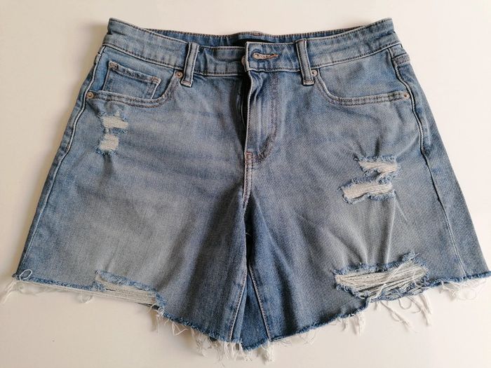 Short en jean Uniqlo taille 38 cm