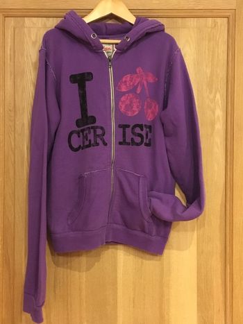 Sweat zippé à capuche manches longues Le temps des cerises violet rose noir