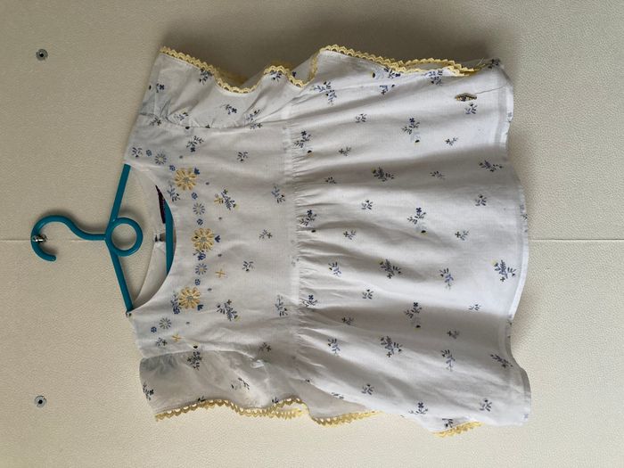 blouse manches courtes à volants brodée fleurs