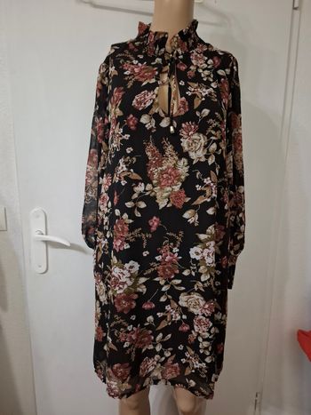 Robe fleuri taille 36/38 en très bon état