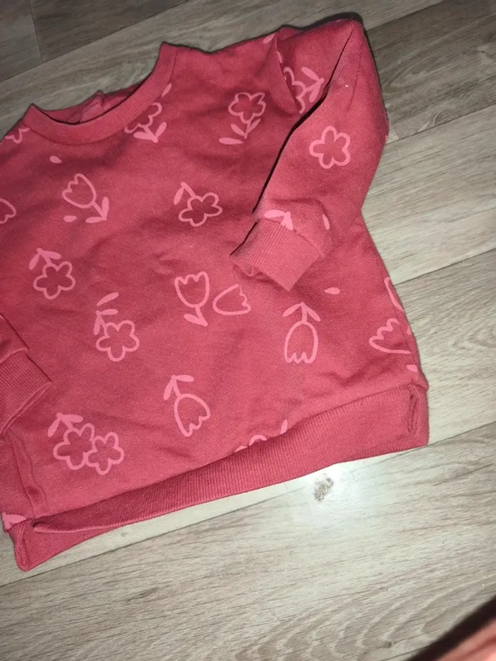 Joli sweat rose -rouge taille 18 mois marque gemo - photo numéro 2