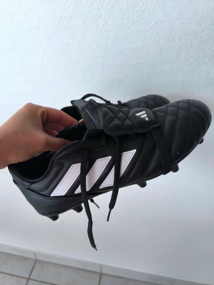 Crampon de foot , taille 40.5 , neuve , cuir , adidas