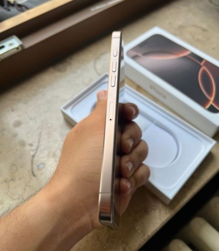 Une iphone seize - photo numéro 5