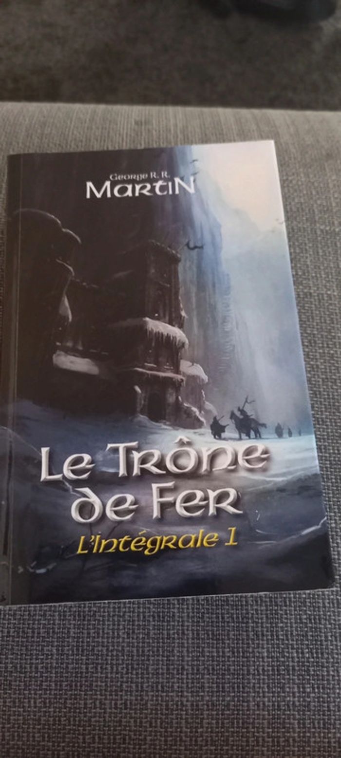 Livre : Le trône de fer, l'intégrale 1 - photo numéro 2