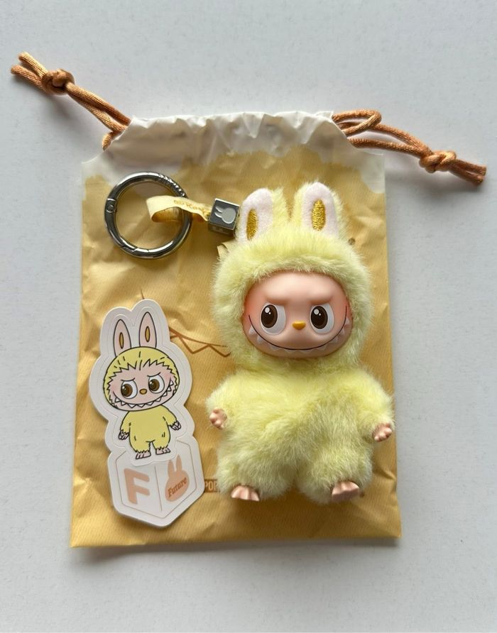 Labubu pin for love lettreF