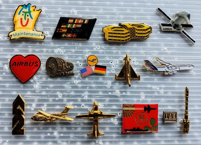 Lot de 15 pin's aviation, aérospatiale