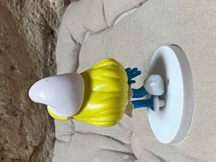 Figurine Schtroumpfette sur socle, sbabam 2016, schtroumpf - photo numéro 2