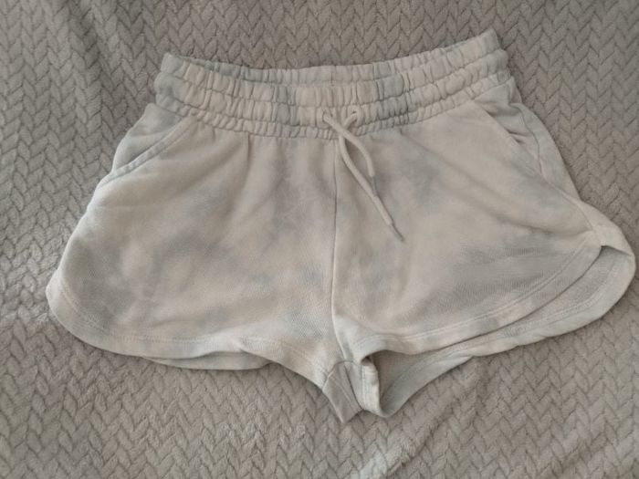 Short fille