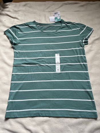 T-shirt neuf avec étiquette XS