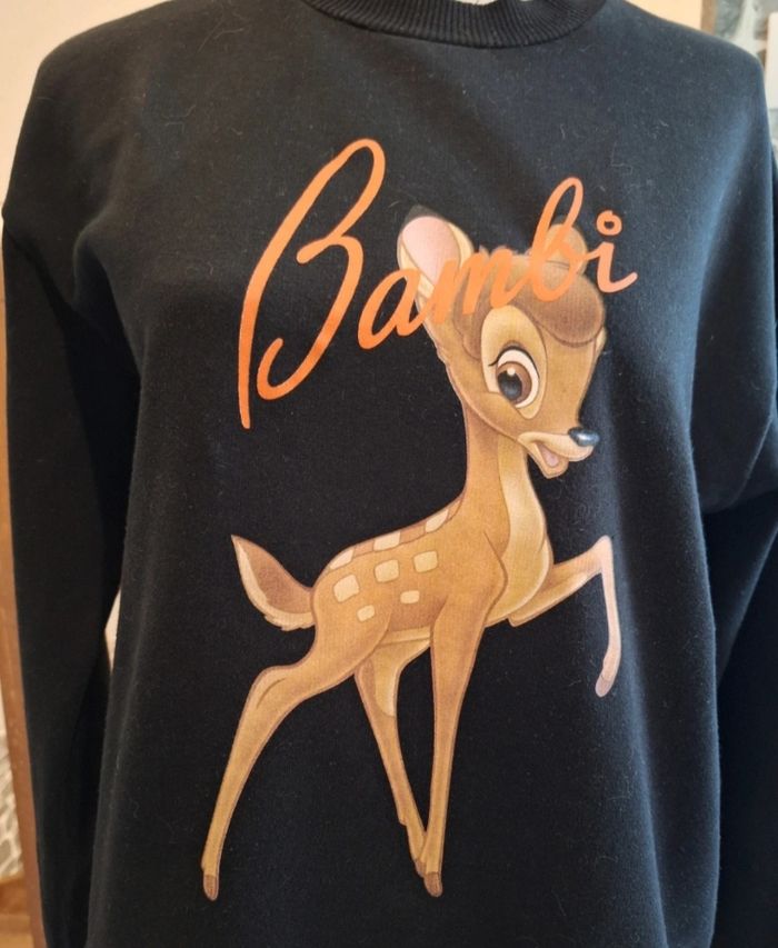 Pull noir avec un grand imprimé bambi - photo numéro 2