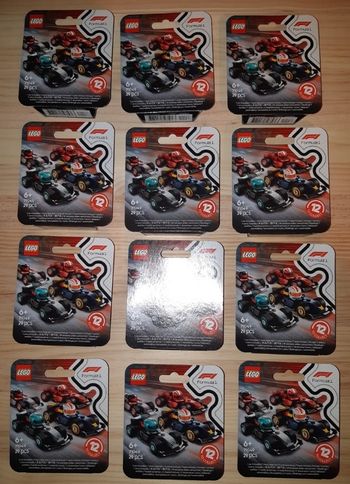 Lot des 12 voitures F1 Lego 71049
