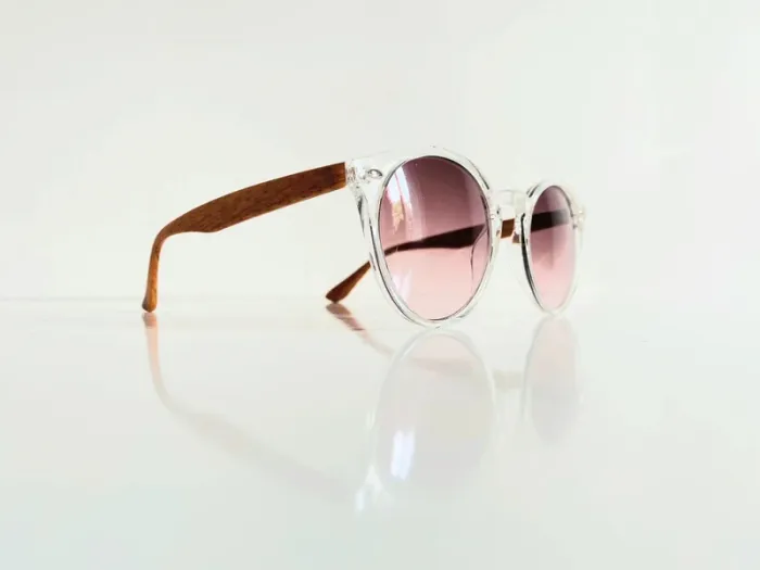 Lunette de soleil mixte transparente verres dégradés bras effet bois UV protection catégorie 2 - photo numéro 3