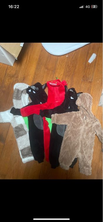 Lot de 5  sur pyjamas 6 mois