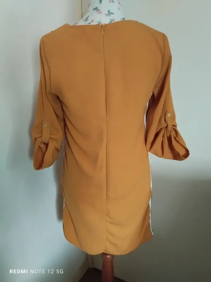 Jolie robe taille S - photo numéro 3
