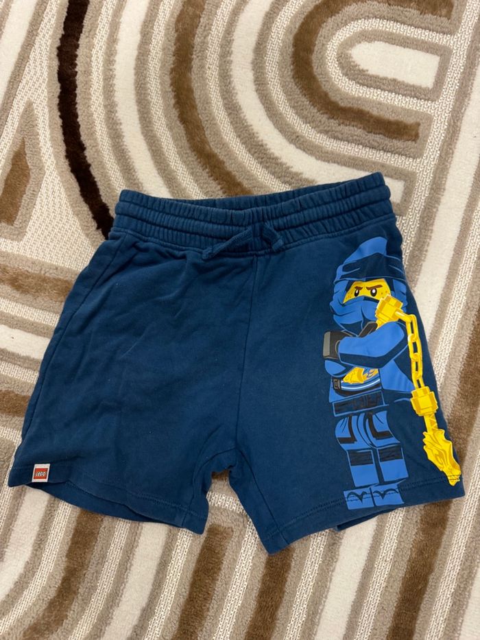 Short Lego Ninjago bleu H&M T.5-6 ans très bon état