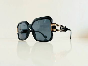 Nouveauté lunette de soleil femme noire carrée bras dorés uvprotection catégorie 3