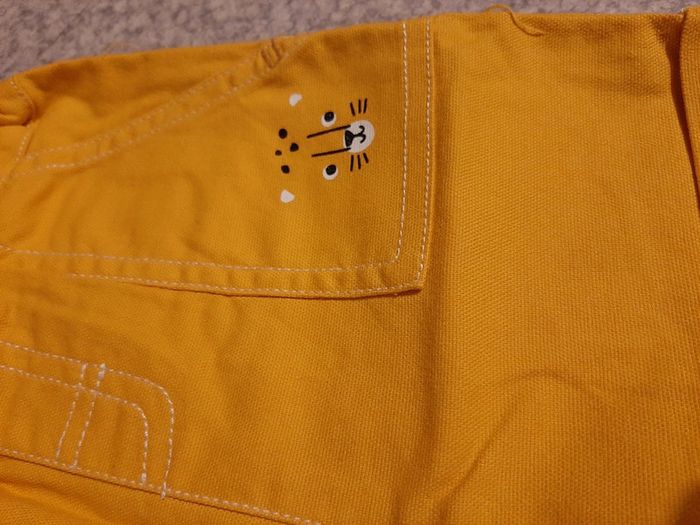 Short jaune - photo numéro 7