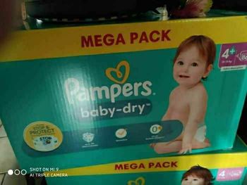 Lot de 86 couches Pampers taille 4+