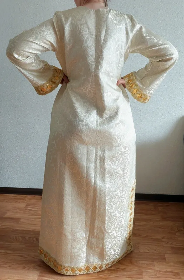 Magnifique caftan traditionnel broderie dorĂ©e đ Robe dâexception pour vos Ă©vĂ©nements spĂ©ciaux ! đ - photo numĂ©ro 4
