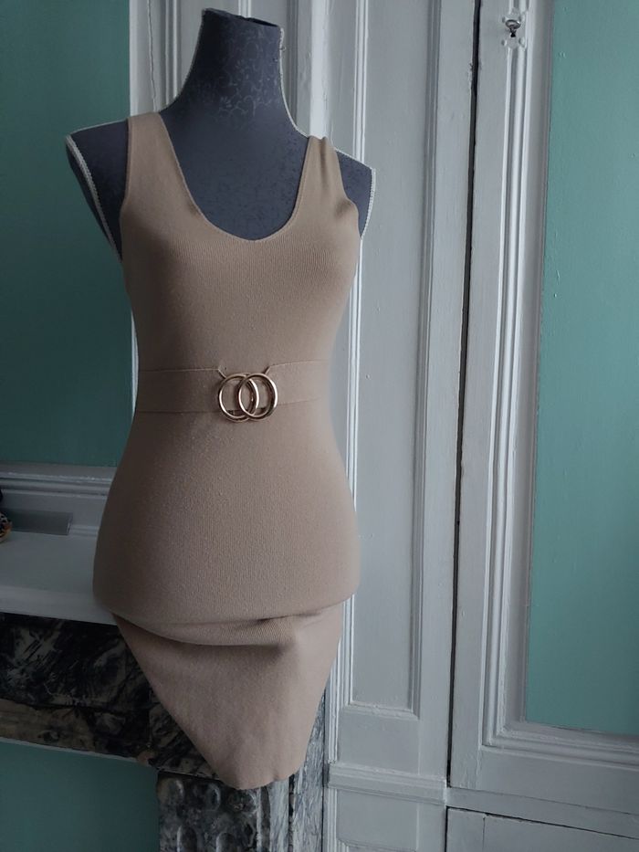 L ensemble veste et robe moulante - photo numéro 5