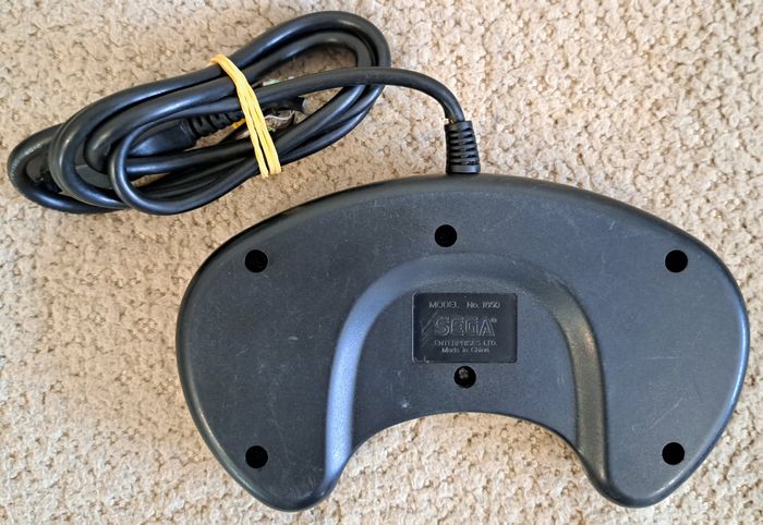 🎮 Manette officielle Sega Megadrive - semi HS - photo numéro 2