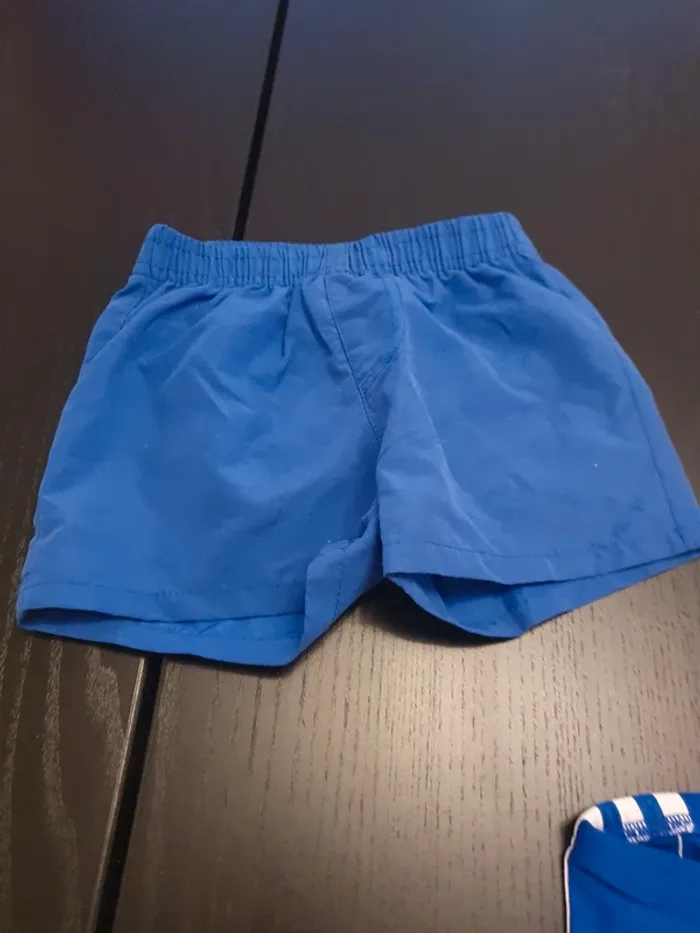 Short de bain taille 24 mois